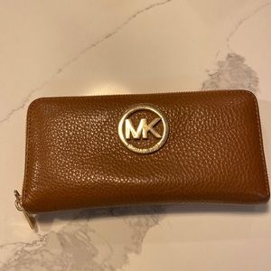 Very nice brown leather Michael Kors wallet